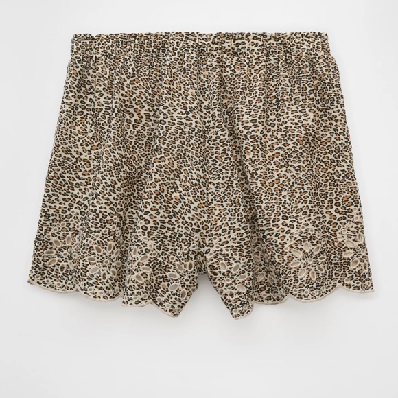 Leopard Print Scalloped Shorts - Picture 2 of 2